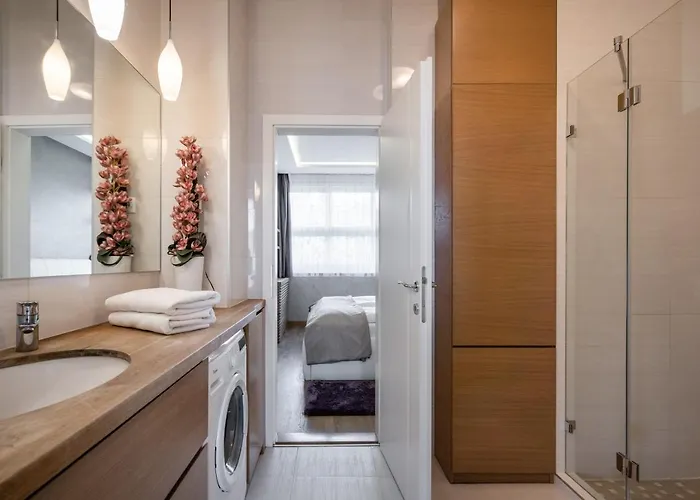 Breathless Basilica View Elegant Flat With Balcony Need Reservation X Free Parking Lejlighed